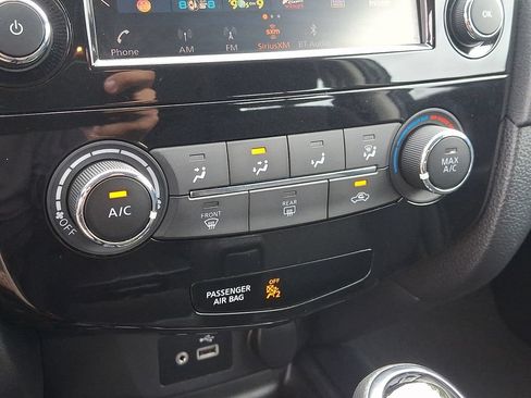 Used 2018 Nissan Rogue S AWD/4WD image 15