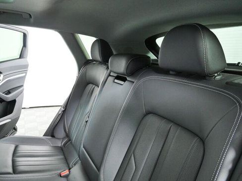 Used 2023 Audi e-tron Premium Plus w/ Premium Plus Package AWD/4WD image 23