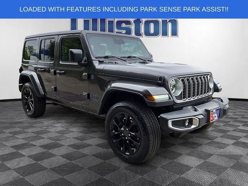 Used 2025 Jeep Wrangler Unlimited Sahara w/ Safety Group AWD/4WD image 3