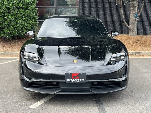 Used 2021 Porsche Taycan image 3