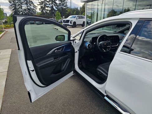 Used 2025 Chevrolet Equinox EV LT w/ Convenience Package FWD image 18