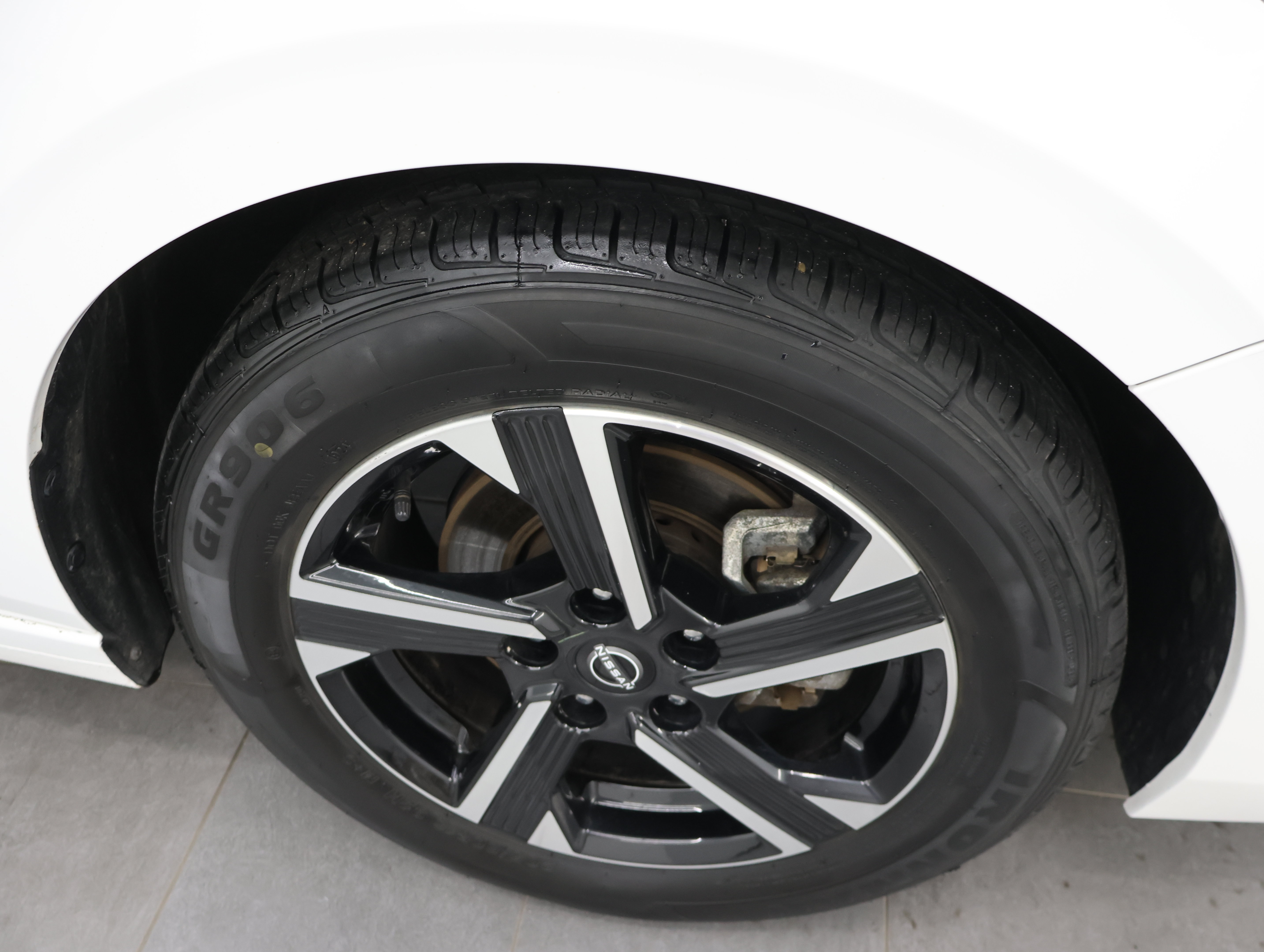 Used 2024 Nissan Sentra SV FWD image 3