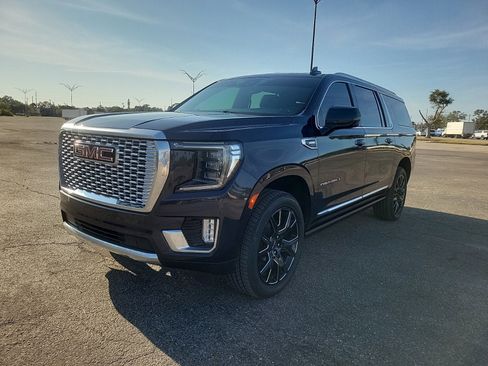 Used 2023 GMC Yukon XL Denali image 2