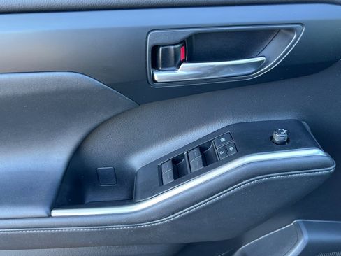 Used 2020 Toyota Highlander XLE image 8