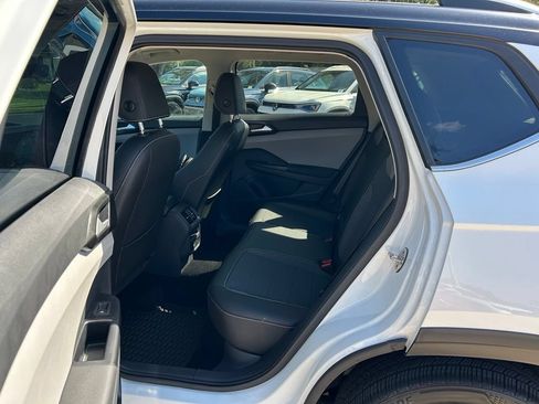 Certified 2023 Volkswagen Taos SE FWD image 47