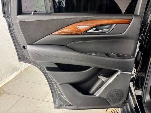 Used 2017 Cadillac Escalade Luxury AWD/4WD image 15