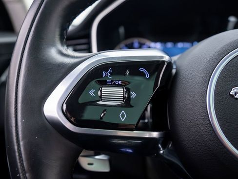 Used 2022 Jaguar F-PACE S image 34