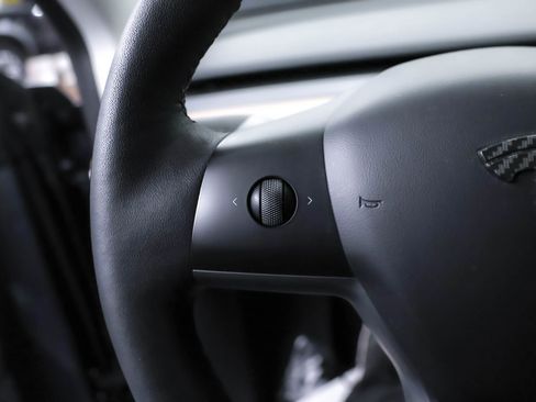 Used 2022 Tesla Model Y Performance image 11