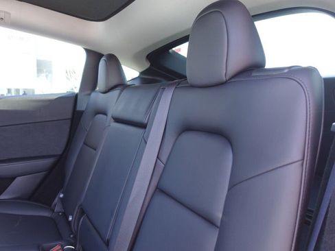 Used 2025 Tesla Model Y Performance image 11