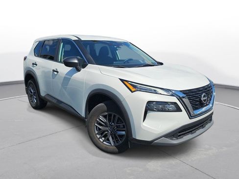 Used 2023 Nissan Rogue S AWD/4WD image 4