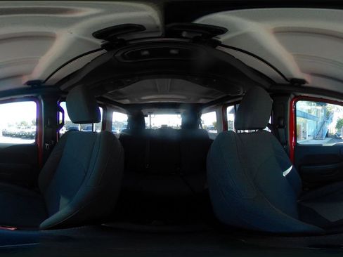 Used 2025 Jeep Wrangler Sahara image 41