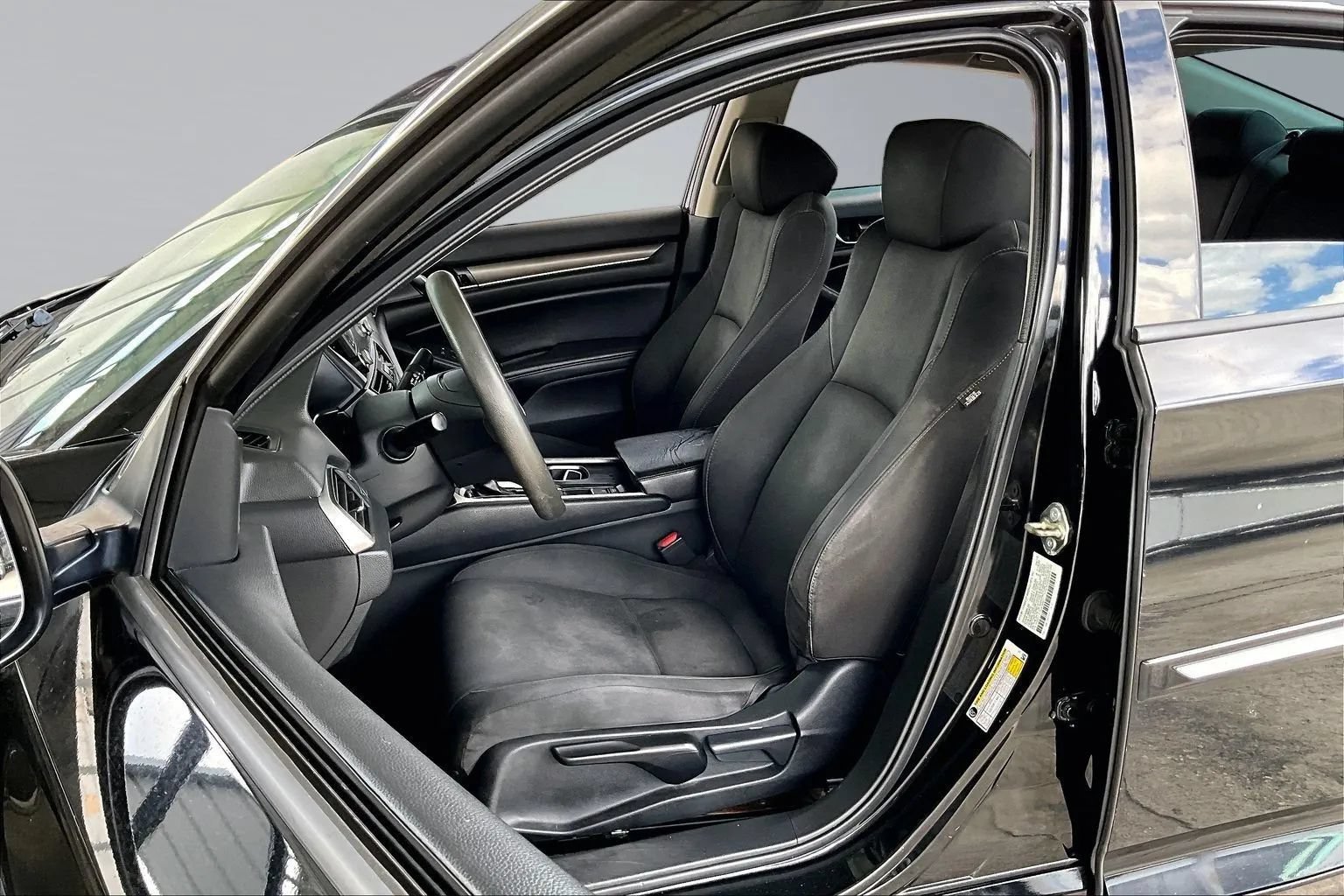 Used 2018 Honda Accord LX image 18