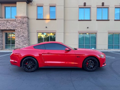 Used 2017 Ford Mustang GT RWD image 6