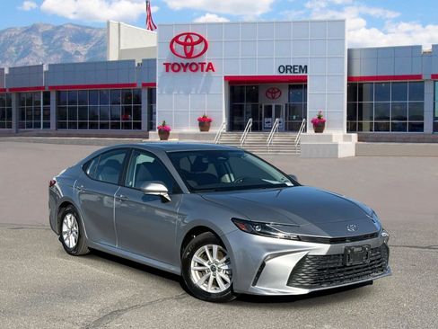Used 2025 Toyota Camry LE image 1