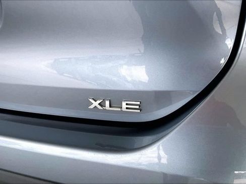 Used 2020 Toyota Highlander XLE FWD image 24