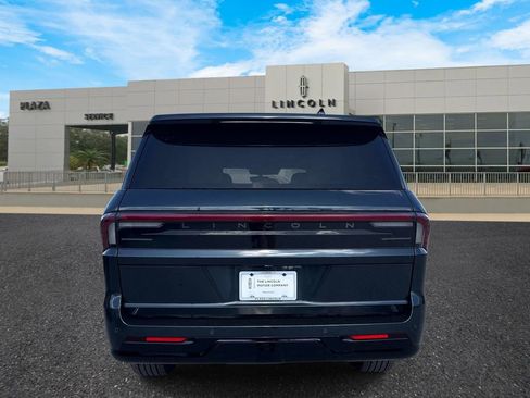 New 2026 Lincoln Navigator Reserve image 4