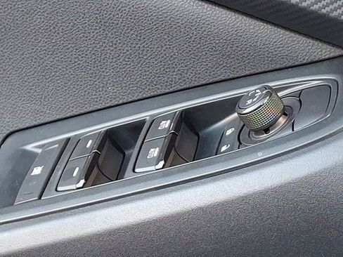 Used 2025 Subaru Crosstrek 2.0i Premium image 24