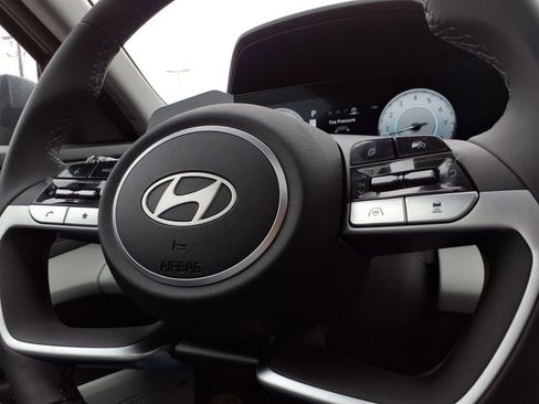 Certified 2025 Hyundai Elantra Limited image 11