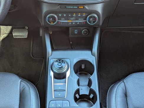 Used 2020 Ford Escape Titanium image 18