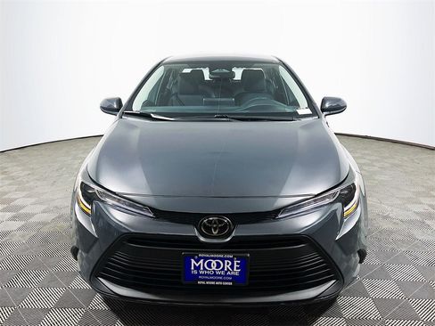 Used 2025 Toyota Corolla LE image 3