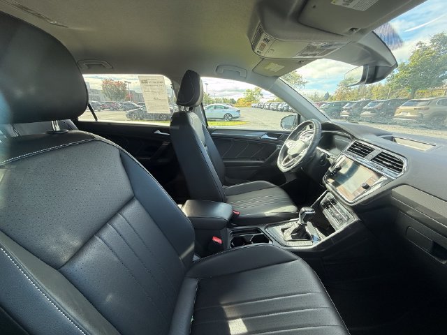 Used 2023 Volkswagen Tiguan SE FWD image 12