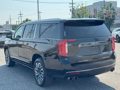 Used 2023 GMC Yukon XL Denali Ultimate AWD/4WD image 4