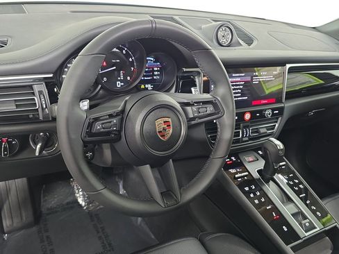 New 2025 Porsche Macan image 4
