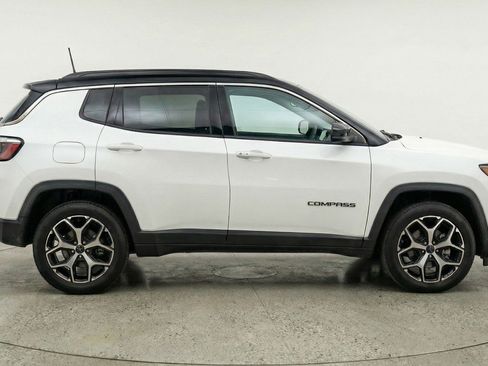 Used 2025 Jeep Compass Limited image 11