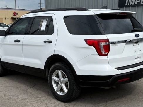 Used 2018 Ford Explorer 4WD image 3