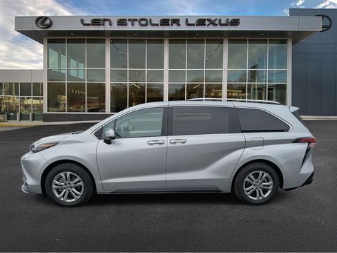Used 2024 Toyota Sienna Platinum image 6