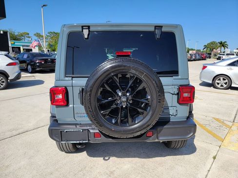Used 2025 Jeep Wrangler Unlimited Sahara w/ Safety Group AWD/4WD image 4