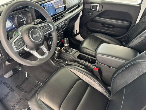 Used 2024 Jeep Wrangler High Altitude AWD/4WD image 9