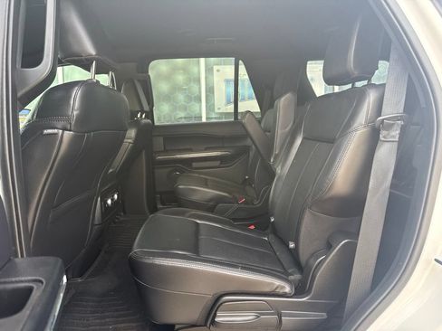 Used 2021 Ford Expedition XLT RWD image 9