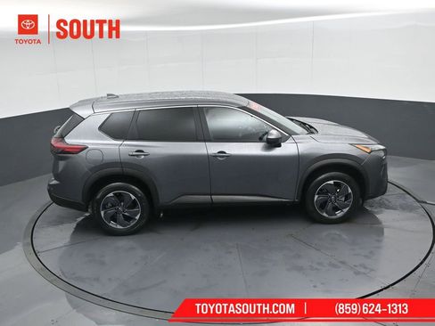 Used 2025 Nissan Rogue SV FWD image 43