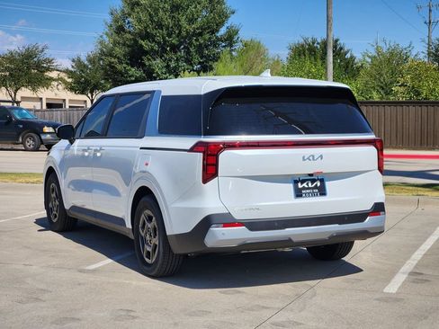 New 2027 Kia Carnival FWD image 4
