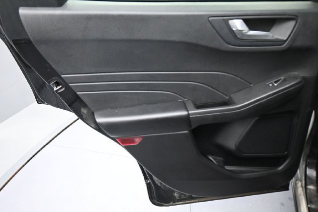 Used 2021 Ford Escape SE w/ SE Sport Appearance Package FWD image 18