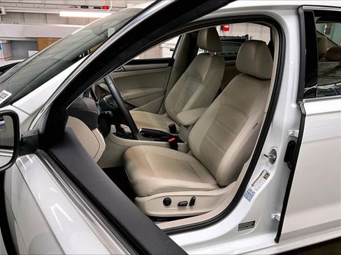 Used 2021 Volkswagen Passat 2.0T SE w/ Luggage Net & Mats Package image 21