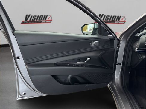 New 2026 Hyundai Elantra Limited FWD image 17