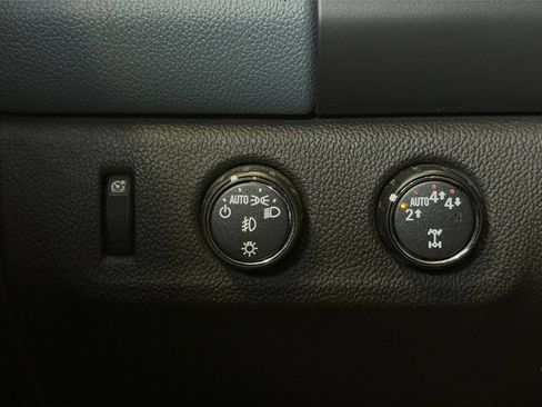 Used 2021 Chevrolet Colorado Z71 AWD/4WD image 26