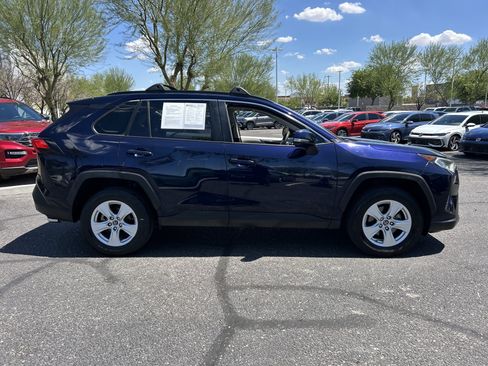 Used 2019 Toyota RAV4 XLE w/ Convenience Package FWD image 5