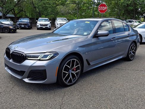 Used 2023 BMW 530e xDrive w/ Premium Package AWD/4WD image 3