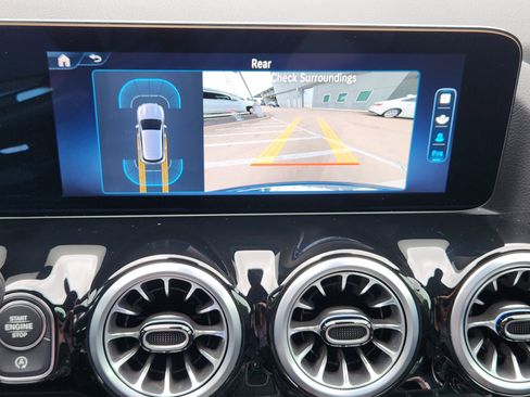 Used 2025 Mercedes-Benz GLA 250 image 11