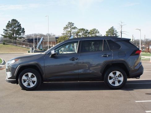 Used 2019 Toyota RAV4 XLE image 9