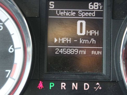 Used 2013 Dodge Grand Caravan SXT w/ Rear Park Assist Pkg FWD image 9