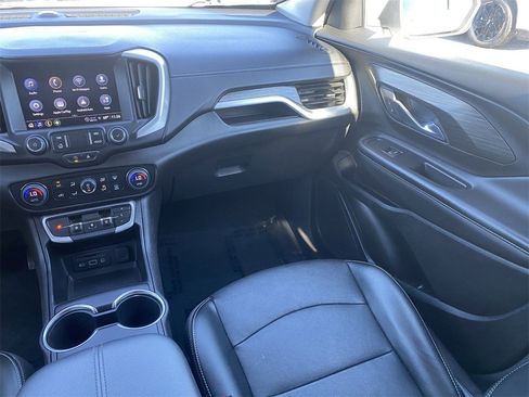 Used 2024 GMC Terrain SLT image 18