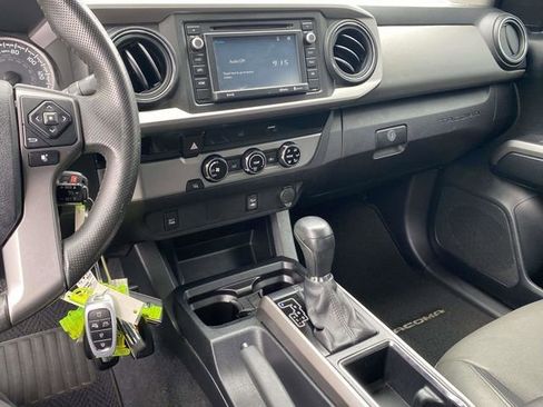 Used 2017 Toyota Tacoma SR5 w/ Tow Package image 25
