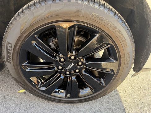 Certified 2023 Lincoln Navigator Reserve image 9