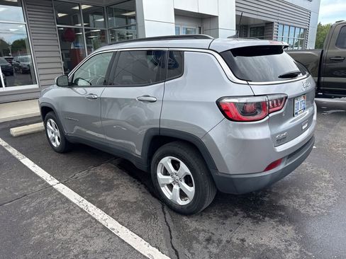 Used 2017 Jeep Compass Latitude w/ Popular Equipment Group AWD/4WD image 5