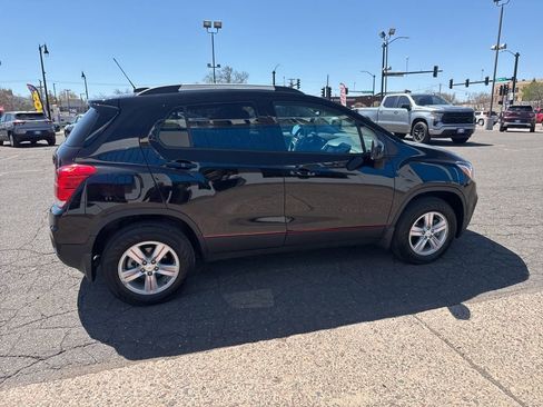 Used 2022 Chevrolet Trax LT w/ LT Convenience Package AWD/4WD image 7