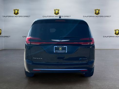 Used 2022 Chrysler Pacifica Limited w/ Uconnect Theater Family Group image 4